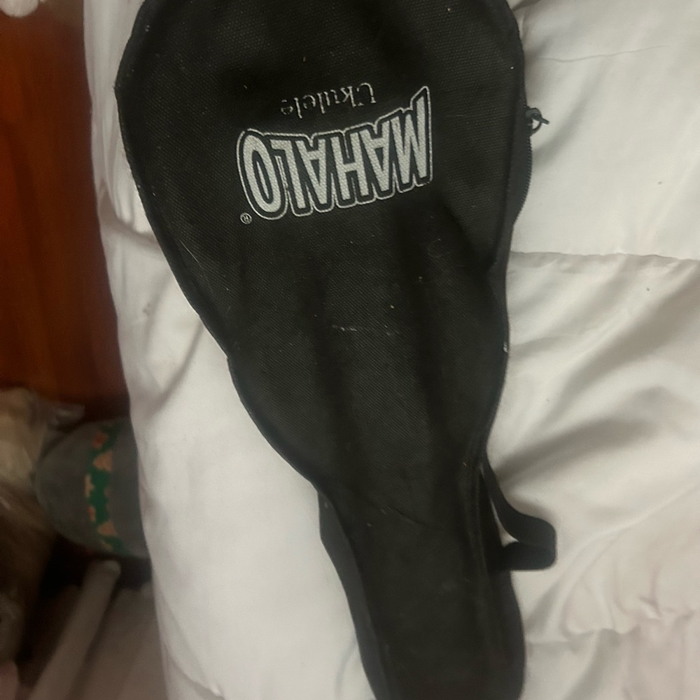 ukulele red amazing condition not tuned